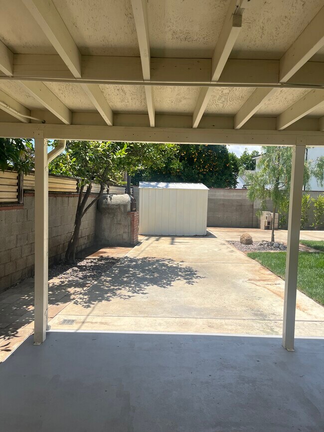 Building Photo - 8039 Cantaloupe Ave
