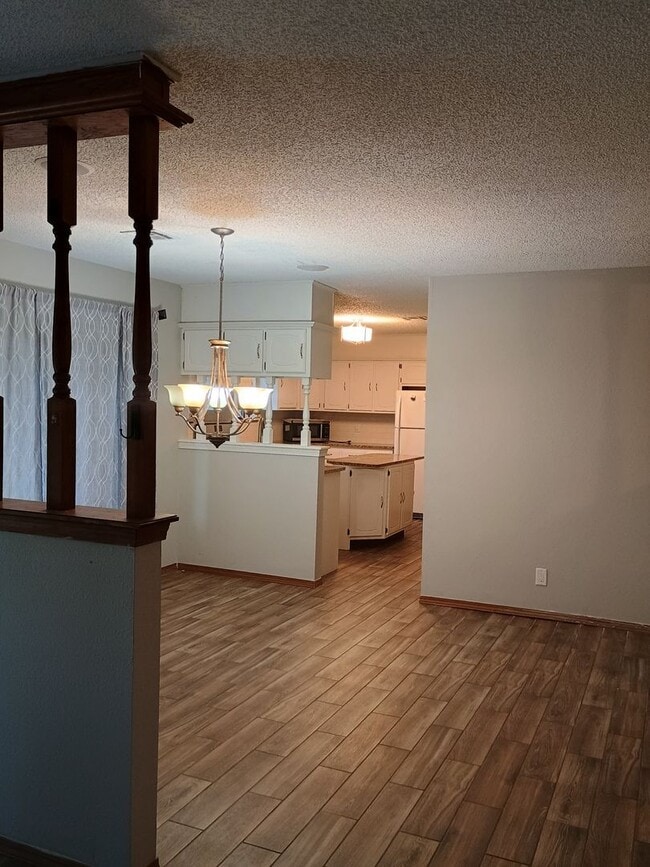 Building Photo - Country living at its BEST ! 3 bedroom 2 b...