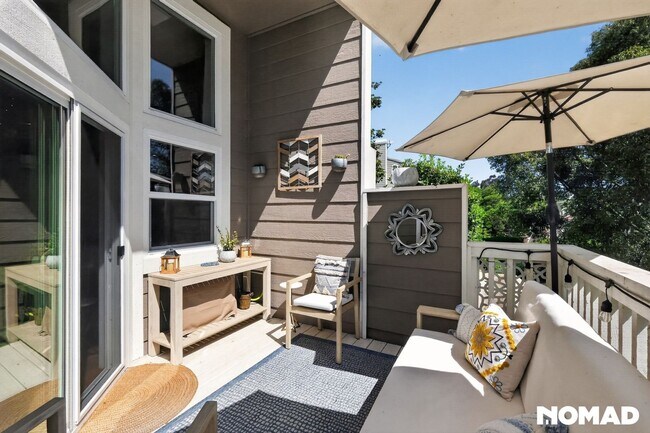 Building Photo - Coastal Canyon Views 3BR + Office Townhome in Dana Point