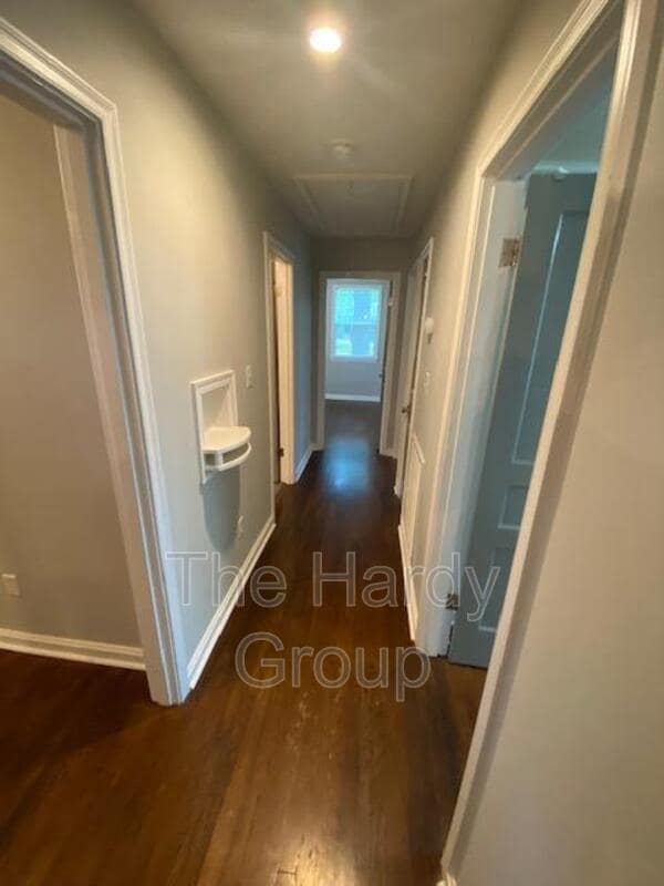 Building Photo - 934 McKellar Dr