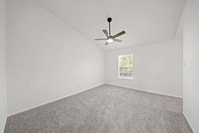 Building Photo - 7949 Ellinger Ln