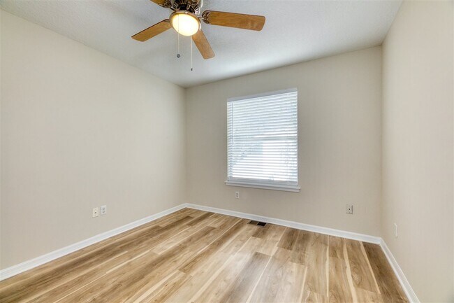 Building Photo - 203 E St-