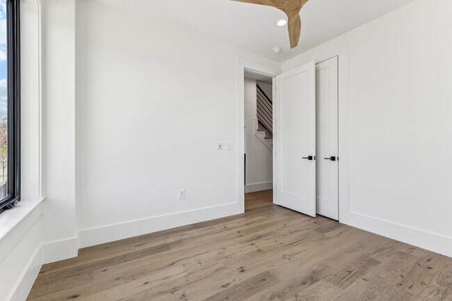 Building Photo - 3135 Parthenon Ave