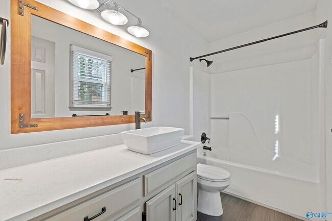 Building Photo - 220 Andra St