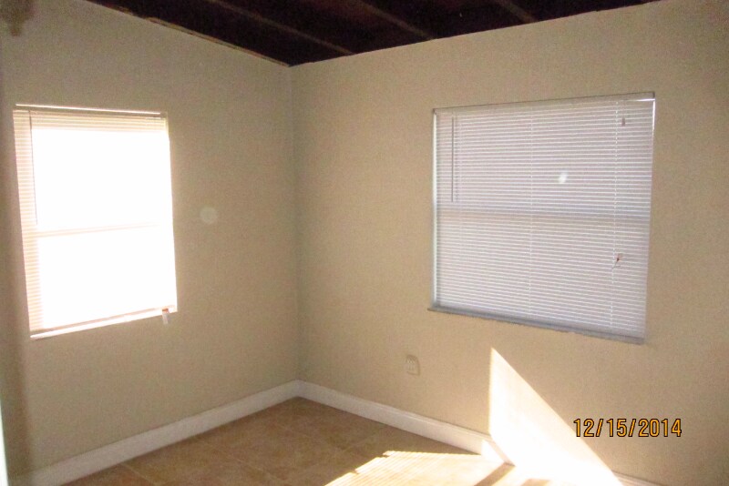 Building Photo - 3701 SW 48th Ave