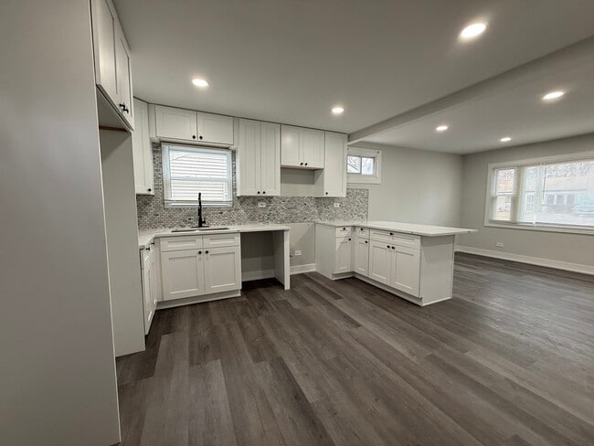 Building Photo - 16752 Artesian Ave