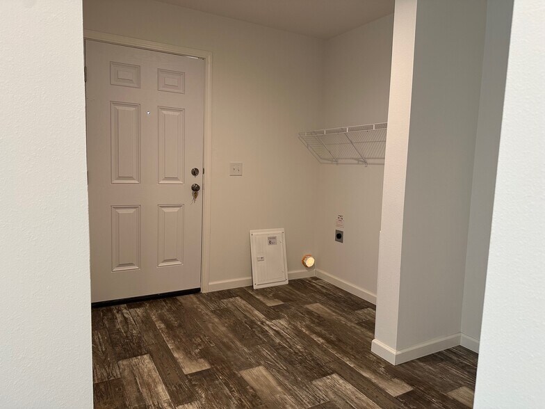 Building Photo - 311 E 36th Pl