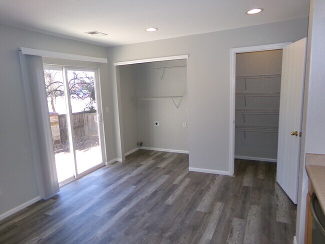 Building Photo - 3520 Warren Farm Ct