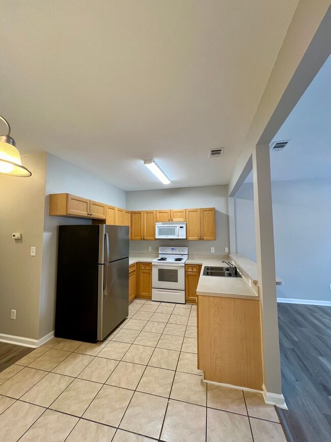 Building Photo - Location, Location! Completely Remodeled Spacious 3BR/2BR!