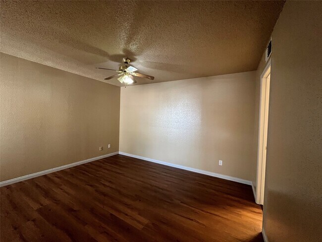 Building Photo - 2750 Holly Hall St