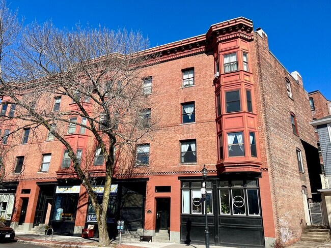Building Photo - 34 Station St