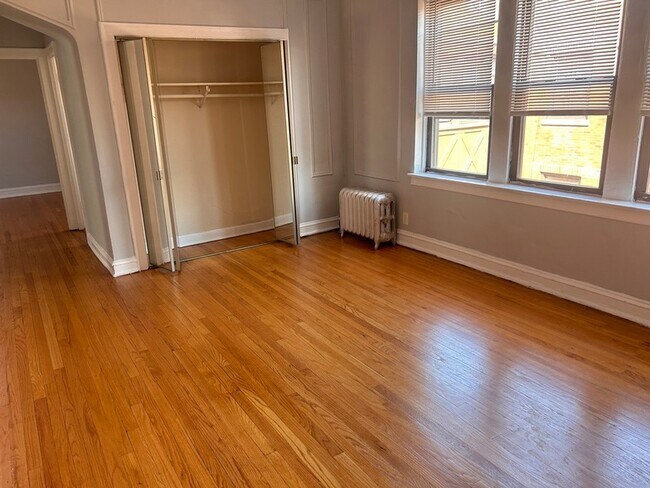 Building Photo - 5246 S Drexel Ave