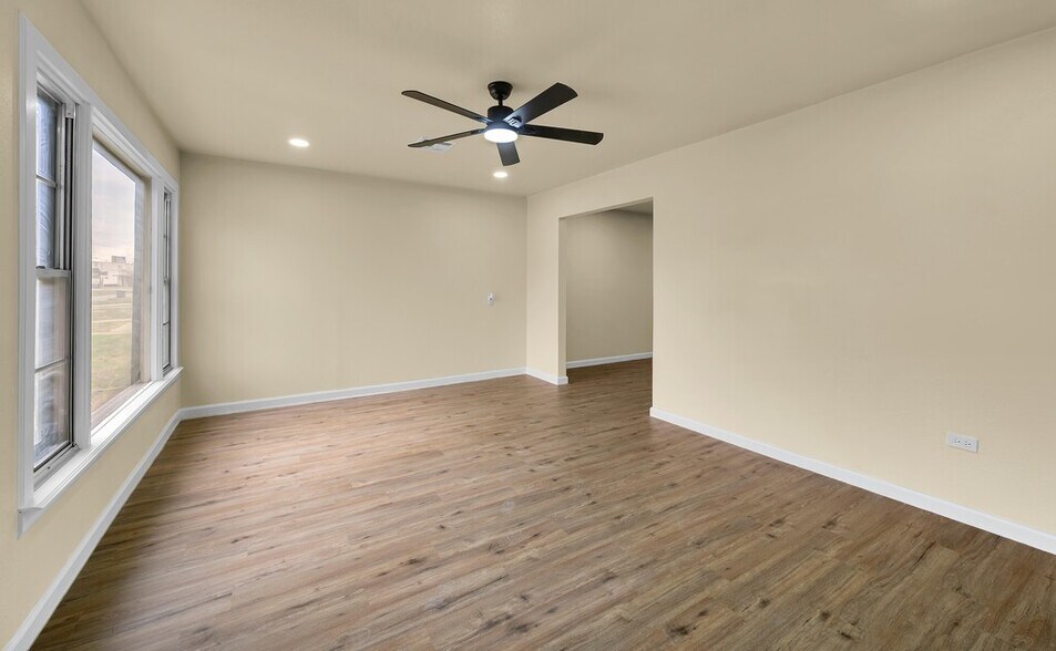 Building Photo - 3225 Edmond Ave