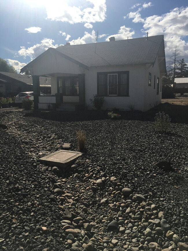 Building Photo - Charming 2 bedroom house in Selah!