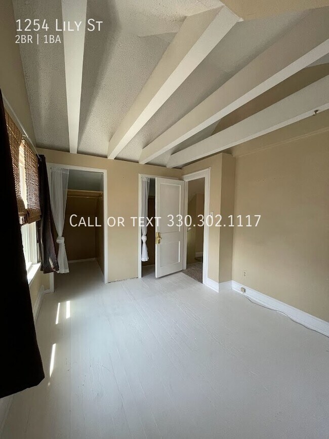 Building Photo - 1254 Lily St