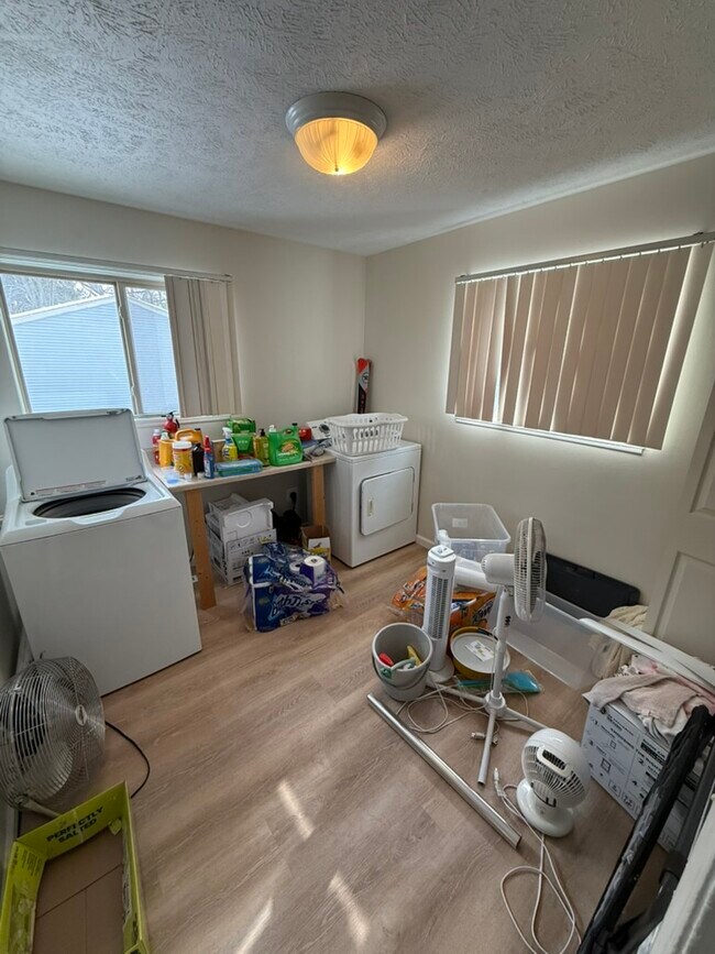 Building Photo - 1250 Lilac Ave