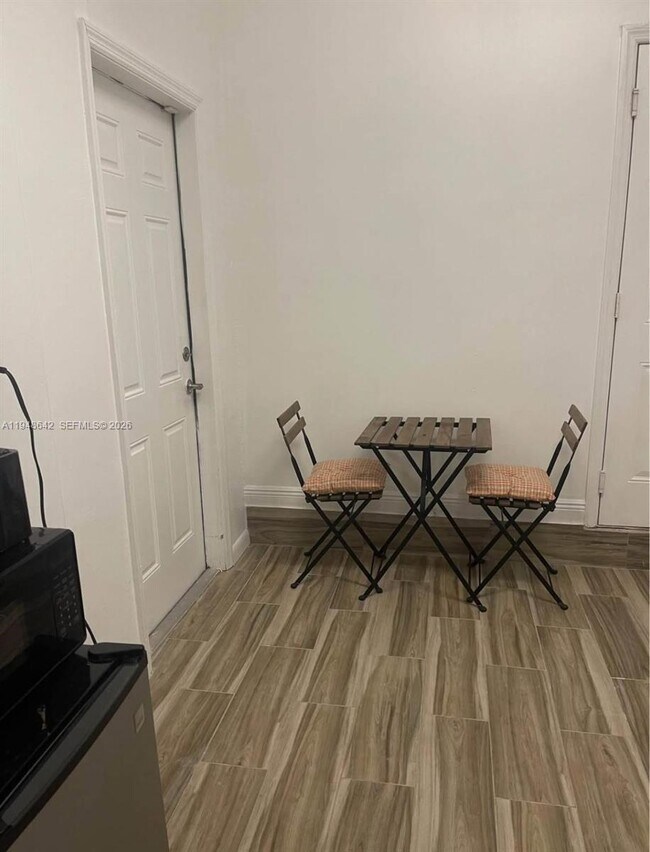 Building Photo - 1360 SW 142nd Ave