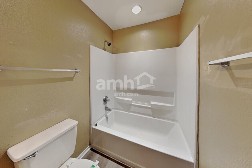Building Photo - 5337 Mathra Dr