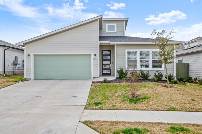 Building Photo - 9825 Evening Canopy Dr