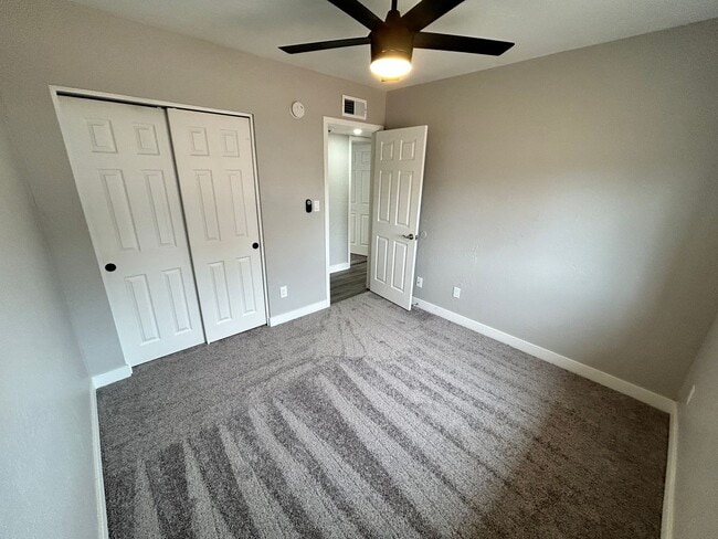 Building Photo - Heavily Upgraded N. Phx 4/2 w/Pool + 1 Car...