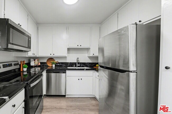 Building Photo - 14850 Hesby St