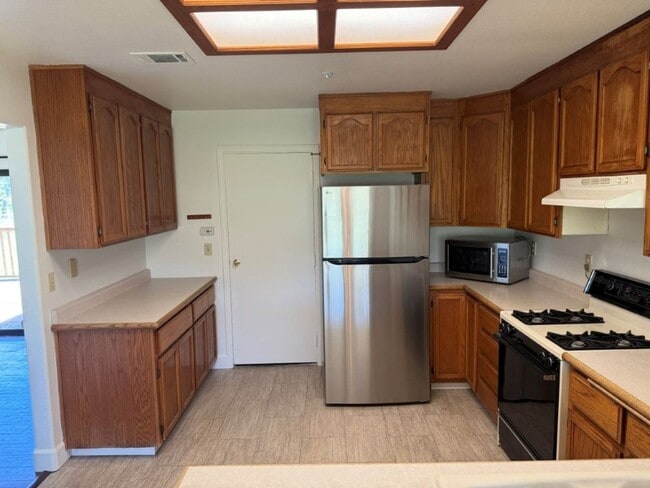 Building Photo - Unique 2 Bedroom Country Property Vacaville *Star Rentals