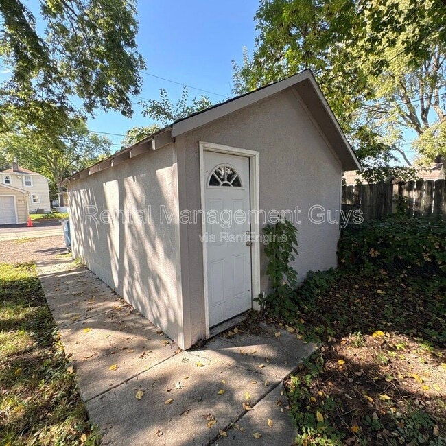 Building Photo - 3825 Noble Ave N