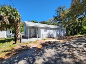 Building Photo - 6 Odess Ln