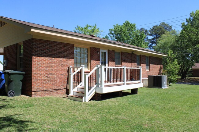 Building Photo - 2601 Bayleaf Cir SW