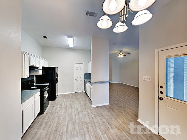 Building Photo - 1508 Manitoba Ln