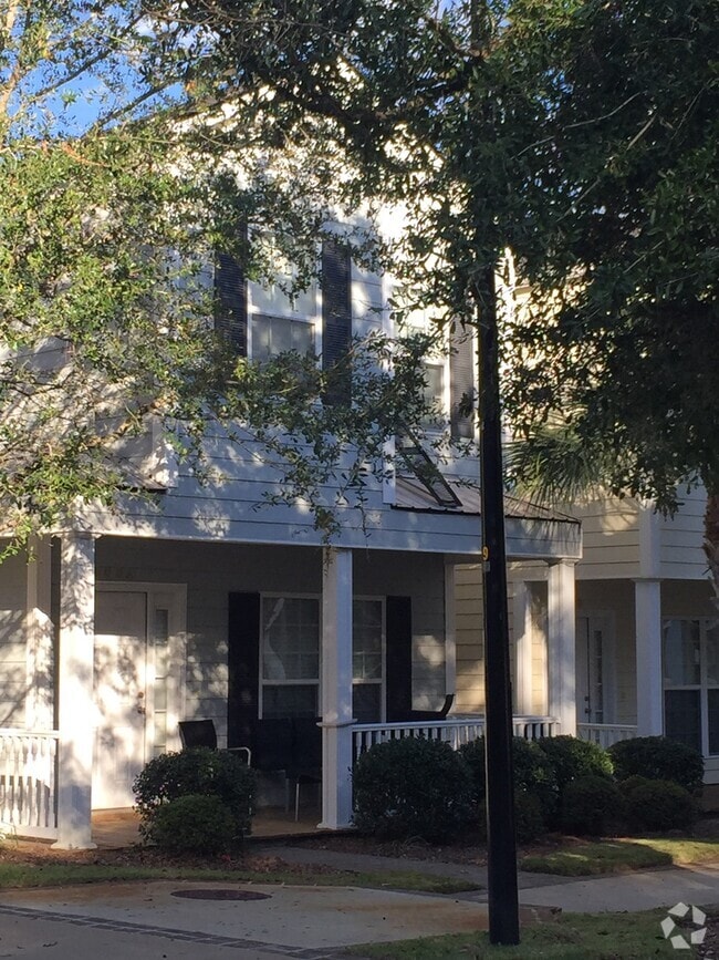 Building Photo - AVAILABLE JULY (NO PETS PERMITTED)
