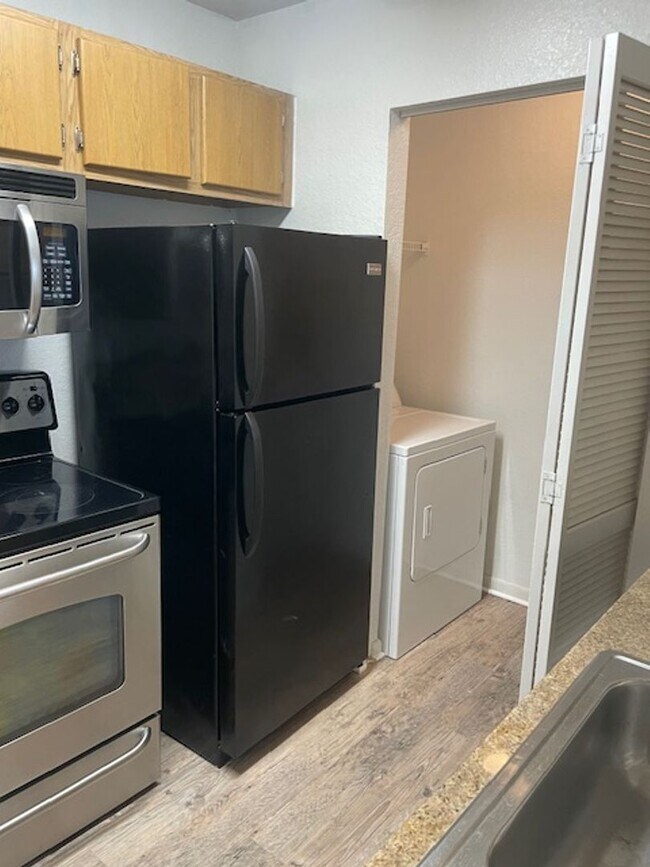 Building Photo - Lexington place ground fl One bedroom