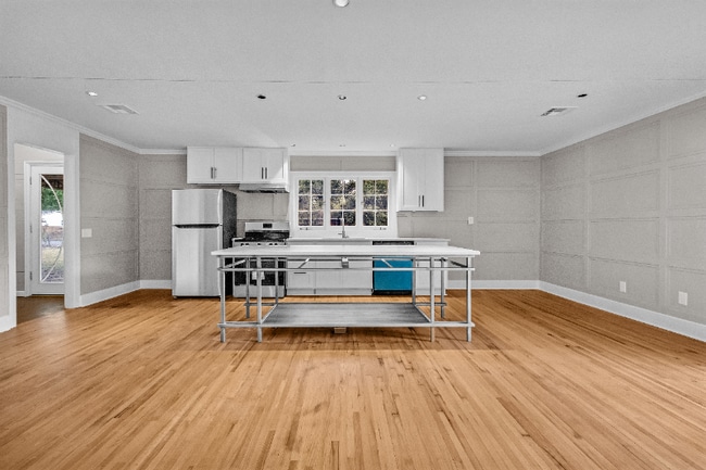 Building Photo - 895 Greg Dr