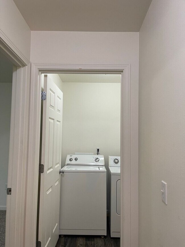 Building Photo - 6512 Wassim Cir