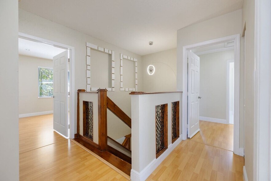 Building Photo - 1512 SW 106th Ave