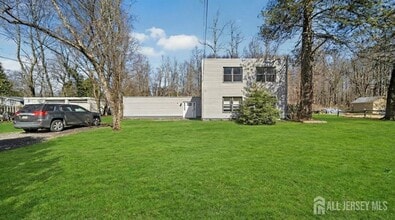 Building Photo - 6 Farm Ln