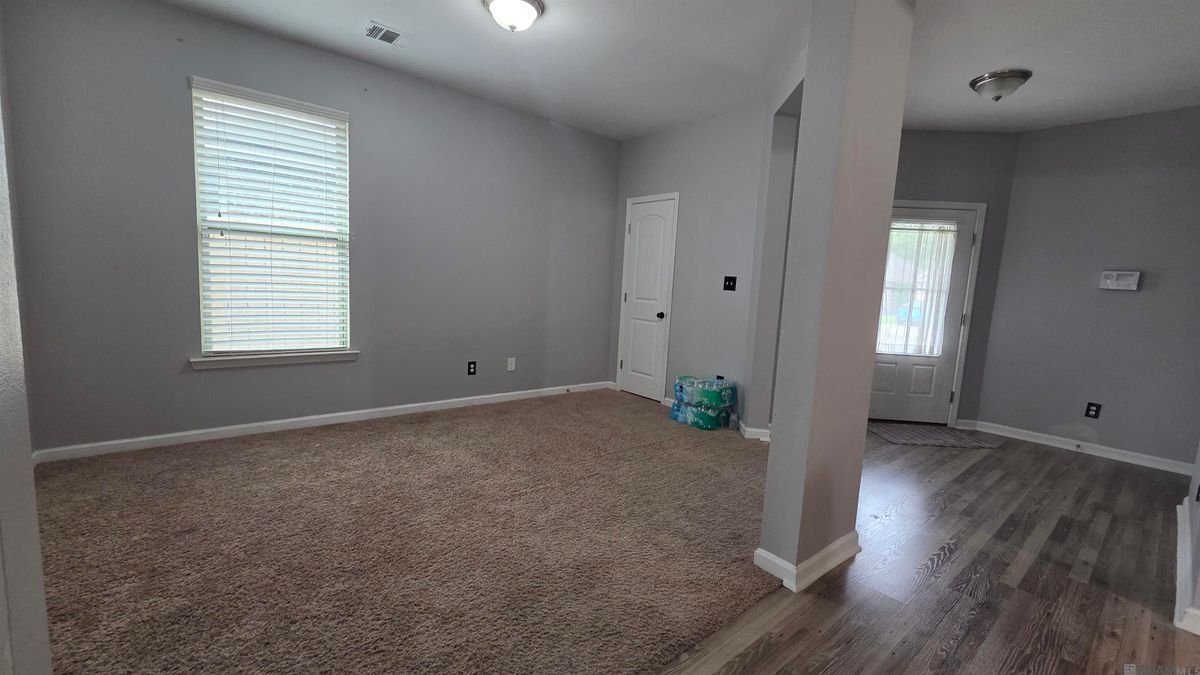 Building Photo - 583 Fall River Dr