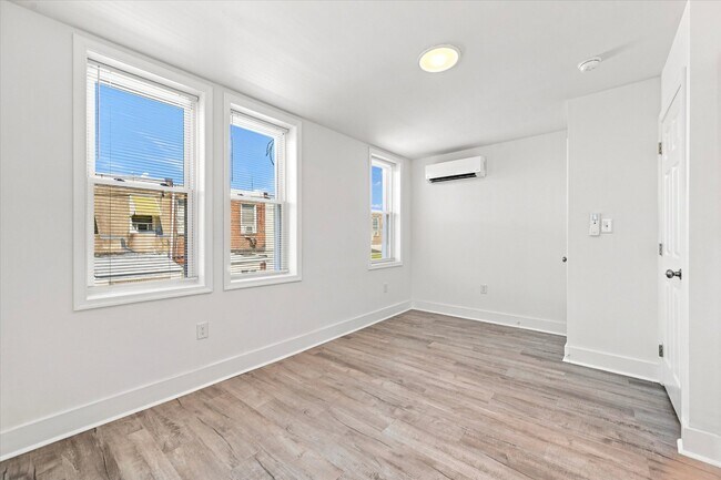Building Photo - 2910 N Woodstock St