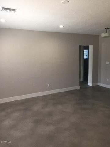 Building Photo - 4Bed/2Bath House at Thomas/24th St! JOIN T...