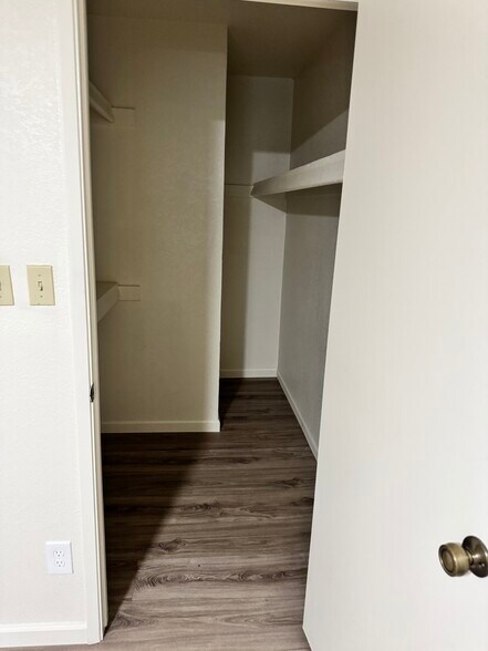 Master closet - 10118 N 96th Ave