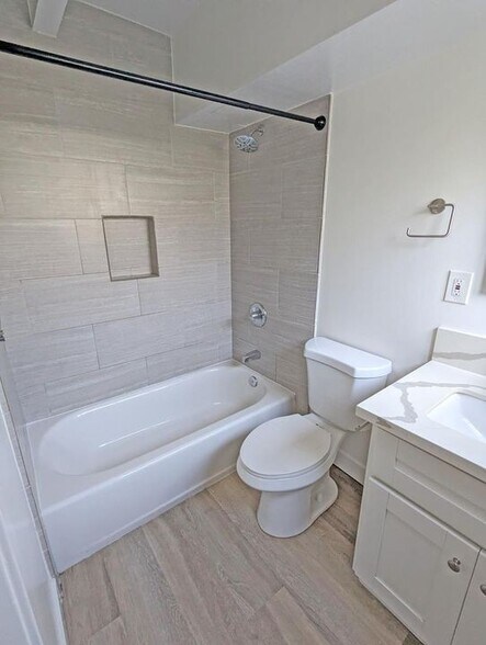 Building Photo - 1263 S Dunsmuir Ave