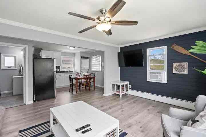 Building Photo - 218 Channel Dr