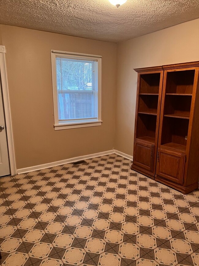 Building Photo - Cute 2 bed/ 1 Bath! Available now!