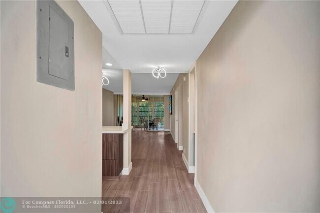 Building Photo - 3051 S Palm Aire Dr