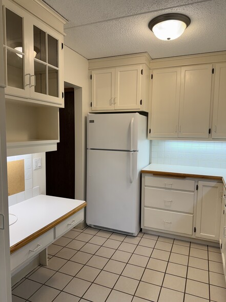 Ktichen - 10531 Cedar Lk Rd S