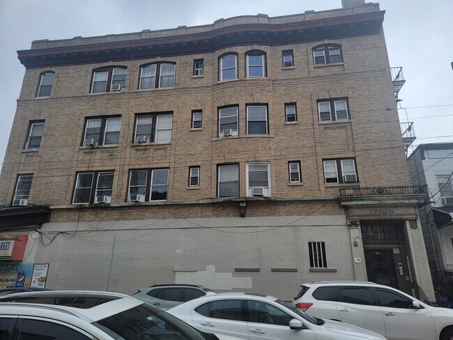 Building Photo - 100 Linden Ave