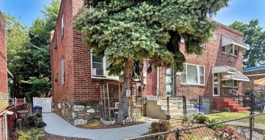 Building Photo - 6007 N Camac St