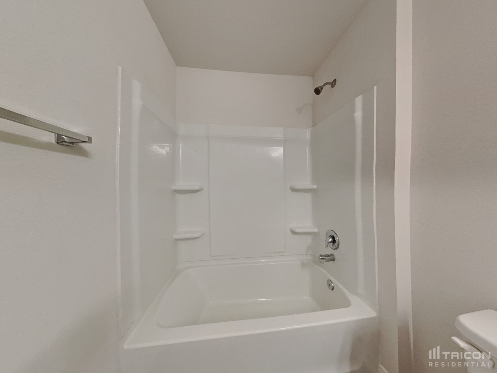Building Photo - 15680 Del Norte Dr