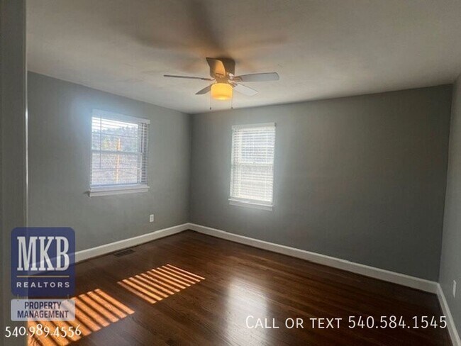 Building Photo - 6221 Shady Acres Dr