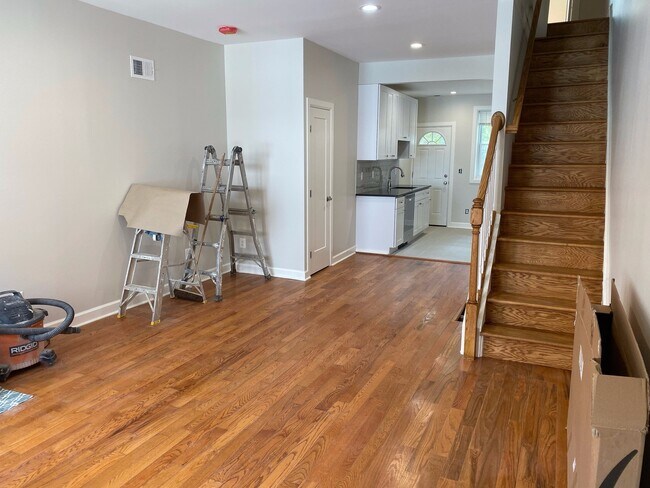 Building Photo - Modern Passyunk Square 3 Bedroom, 1.5 Bath Home! W/D! Yard! Central Air! Come check this out! H/W...